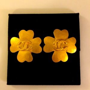 CHANEL CC Clover Earrings Gold-tone Style 38227